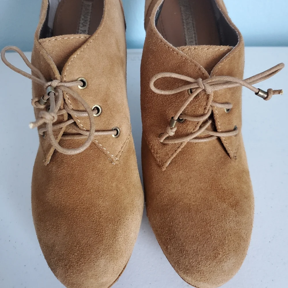 Banana Republic Suede Lace-Up Ankle Booties in Cognac Brown